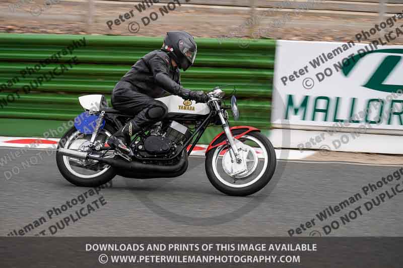 Vintage motorcycle club;eventdigitalimages;mallory park;mallory park trackday photographs;no limits trackdays;peter wileman photography;trackday digital images;trackday photos;vmcc festival 1000 bikes photographs